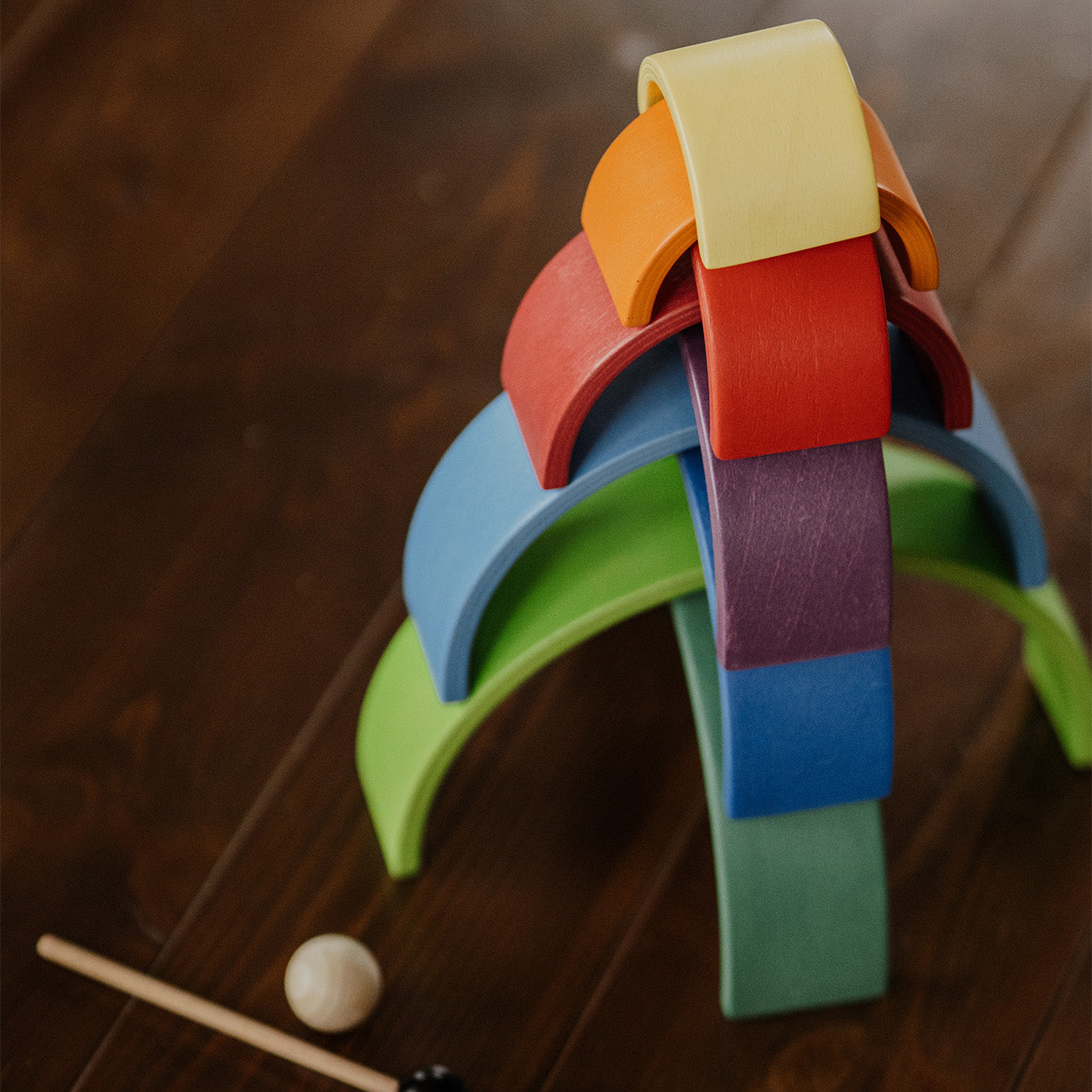 Curcubeu Montessori din lemn colorat, 9 piese @  leg&go