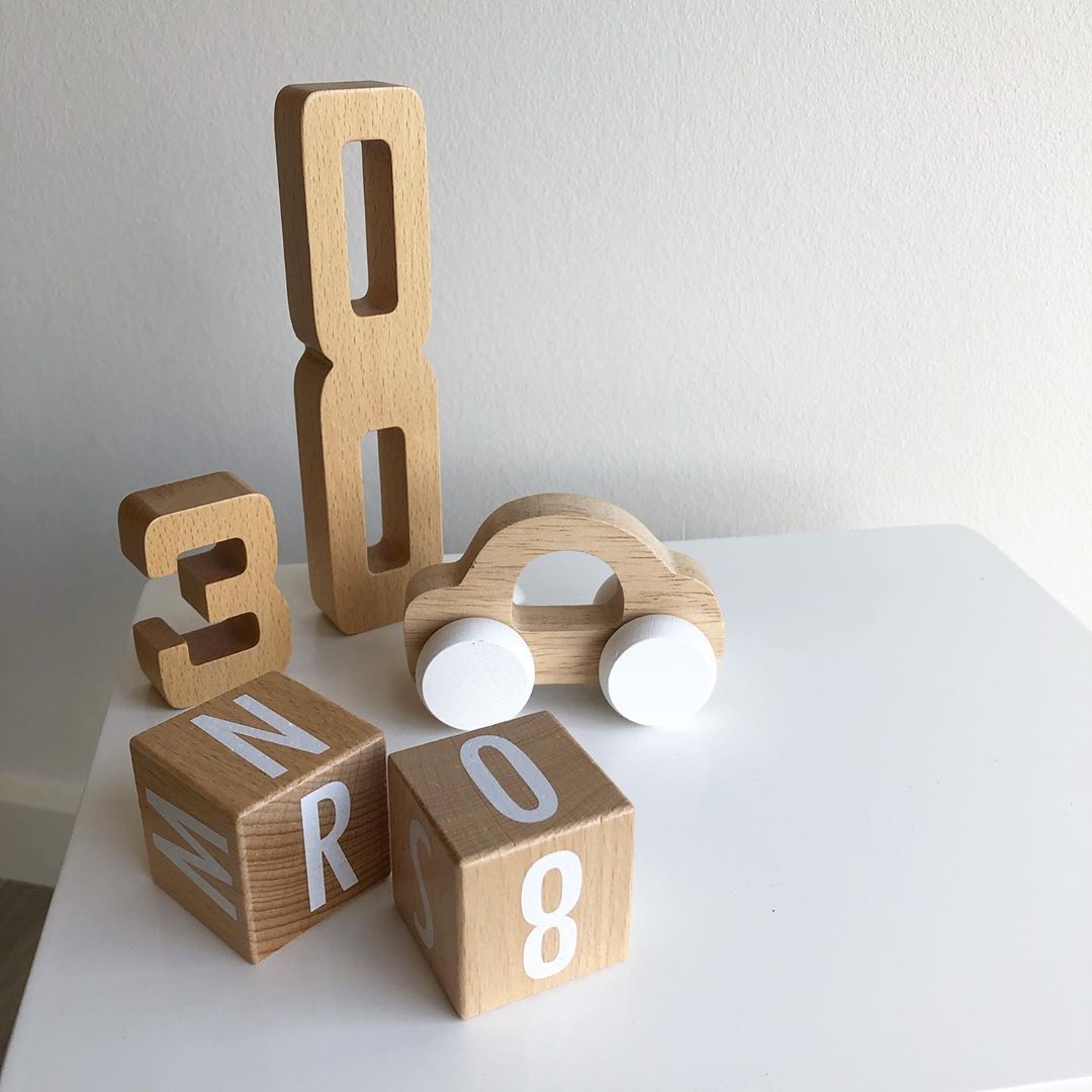 Set cuburi lemn alfabet, 4cm latura, +1 an, byAstrup - Manute Creative