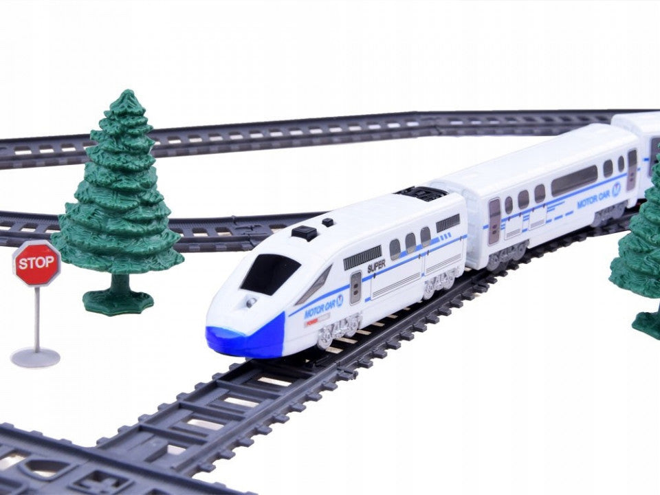 Tren electric cu 3 vagoane de pasageri, lungimea liniei 900 cm, cu lumini, dispozitiv comutare sina, accesorii pentru decor, Alb
